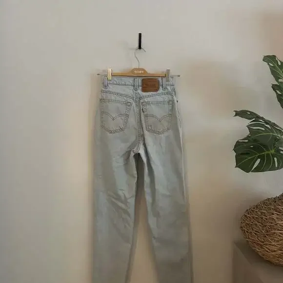 Vintage Levi's 512 Slim Fit Tapered Leg Light Wash Jeans